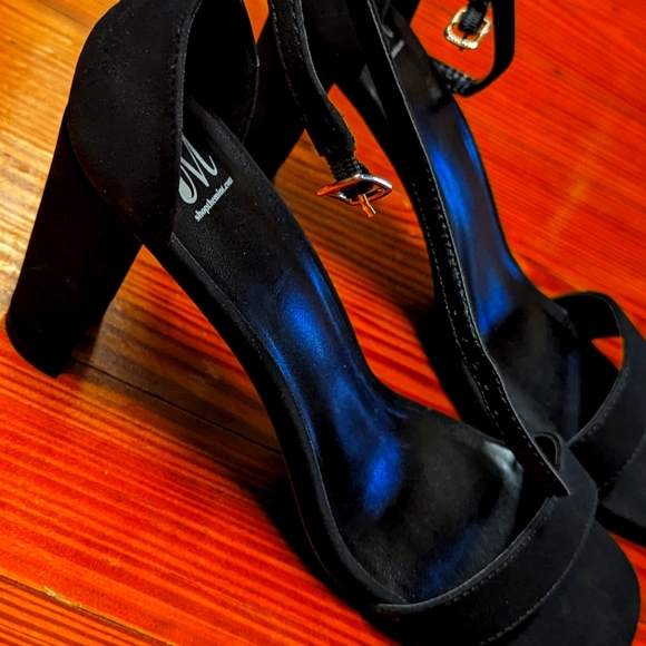 Mint Julep Boutique Shoes - Mint Julep Boutique Black Shoes in Size 9